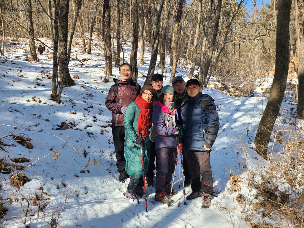 겨울산행 기념사진으로 친구들과 찍은 사진이다